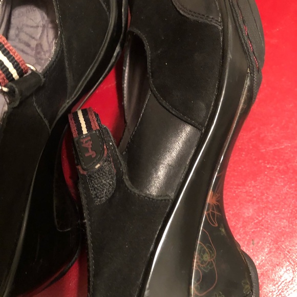 Shoes/Clogs - Picture 2 of 3